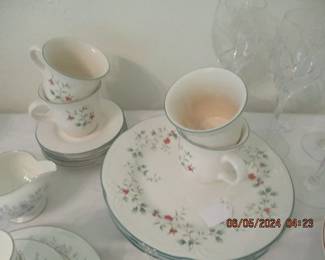 Pfaltzgraf dinnerware Winterberry