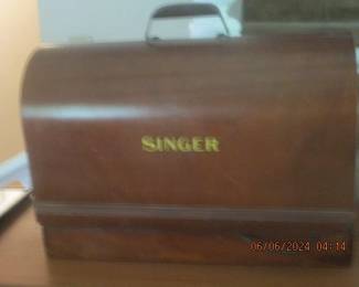 Portable antique 1886 Singer sewing machine