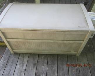 Suncast storage box