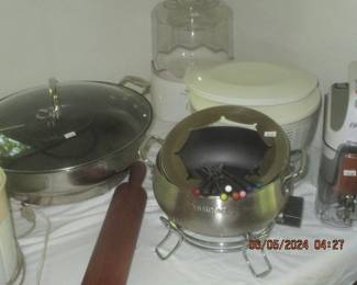 Cuisinart Fondue and electric Skillet/pan