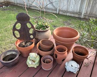 Flower Pots and Decorative Yard Art