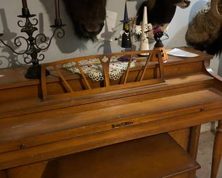 Upright piano