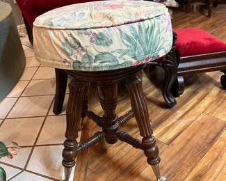 Claw & Ball Piano stool