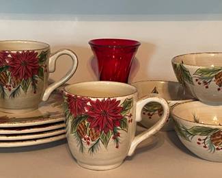 Davio Farruci dinnerware. Poinsetta pattern.