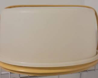Vintage Tupperware cake carrier