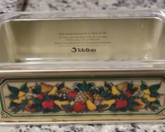 Pyrex serving dish