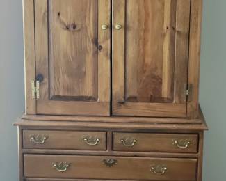 Armoire/ entertainment center