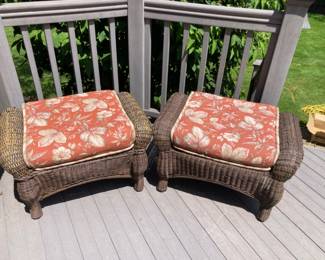 Pair of Ottomans w/cushions