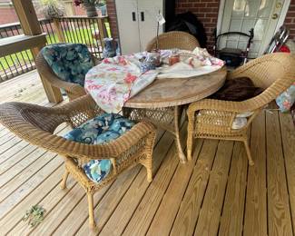 wicker patio table 