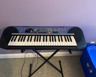 YAMAHA PSR-140 KEYBOARD AND STAND
