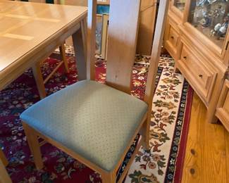 Like new, excellent condition solid white oak wood, Thomasville American Revival Collection. 6 upholstered chairs 1 arm, 5 side 
5 Chairs w/o Arms: 23.5″W x 24.5″D x 43.5″H