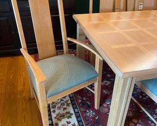 Like new, excellent condition solid white oak wood, Thomasville American Revival Collection. 6 upholstered chairs 1 arm, 5 side                                                                      
  1 Chairs w/o Arms: 23.5″W x 24.5″D x 43.5″H