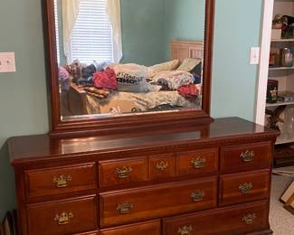 ATHENS FURNITURE MAHOGNAY MIRROR DRESSER