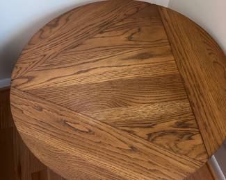 A Brandt Ranch Oak drop leaf end table, side table 