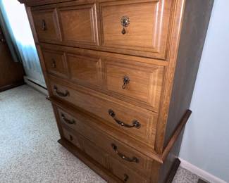 Bassett Furniture Chest of Drawers Dresser 