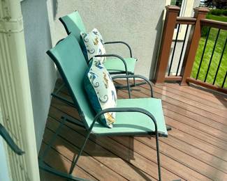 there are 4 of these chairs available