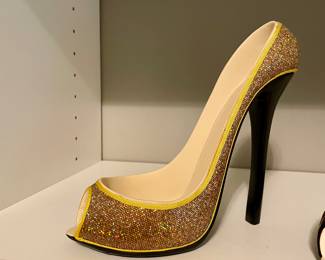 12” decorative shoe