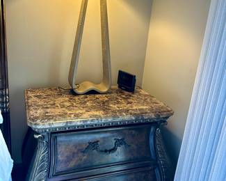 Matching nightstands by Pulaski and matching lamps