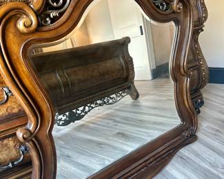 this mirror is included with the Pulaski triple dresser
