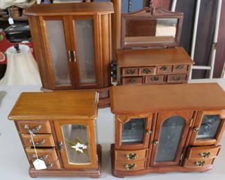 Various jewelry boxes