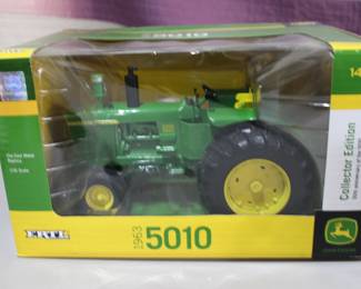 Deere 5010 new in box
