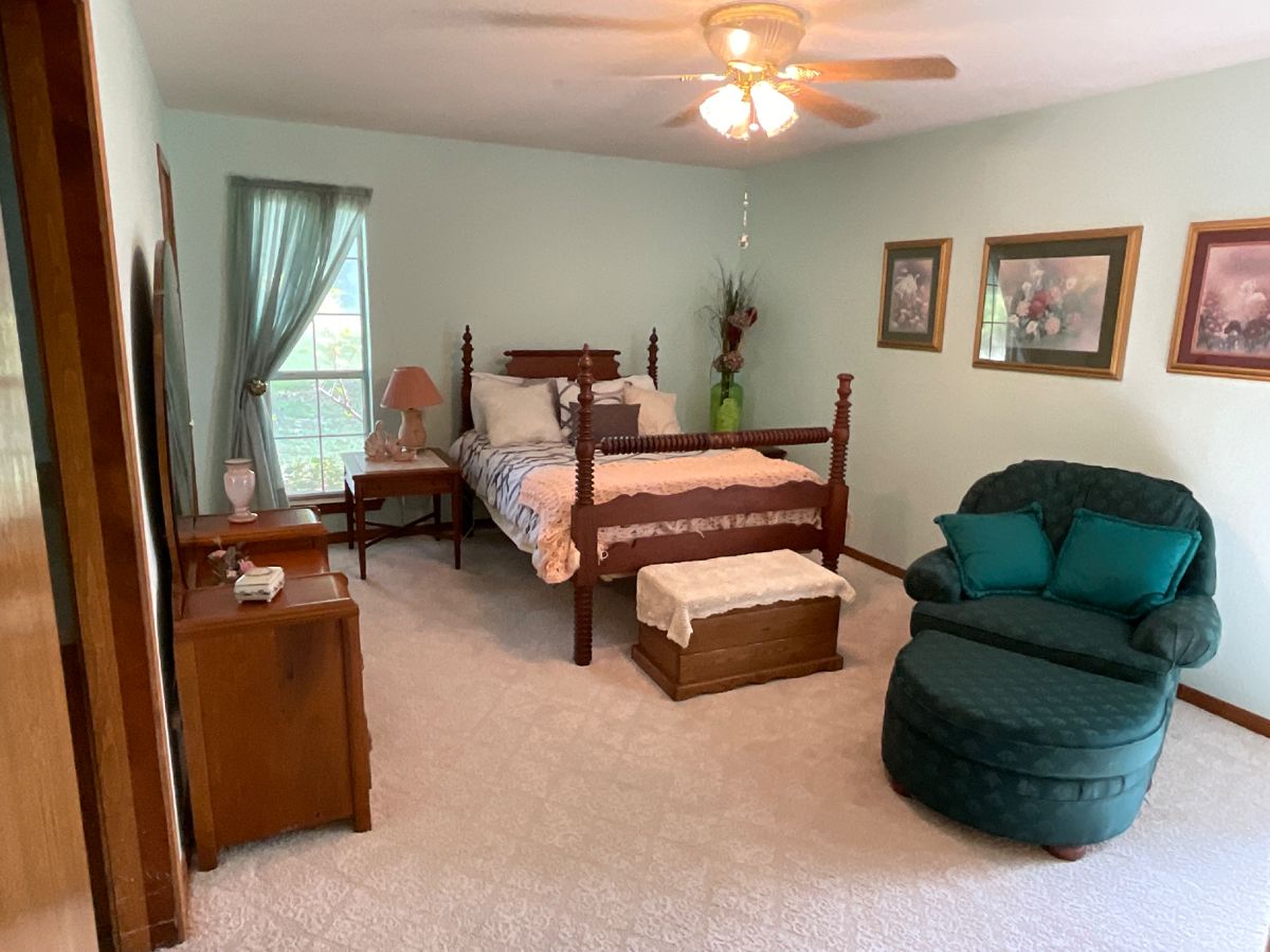 Estate Sale includes House in Winona, TX starts on 6/7/2024