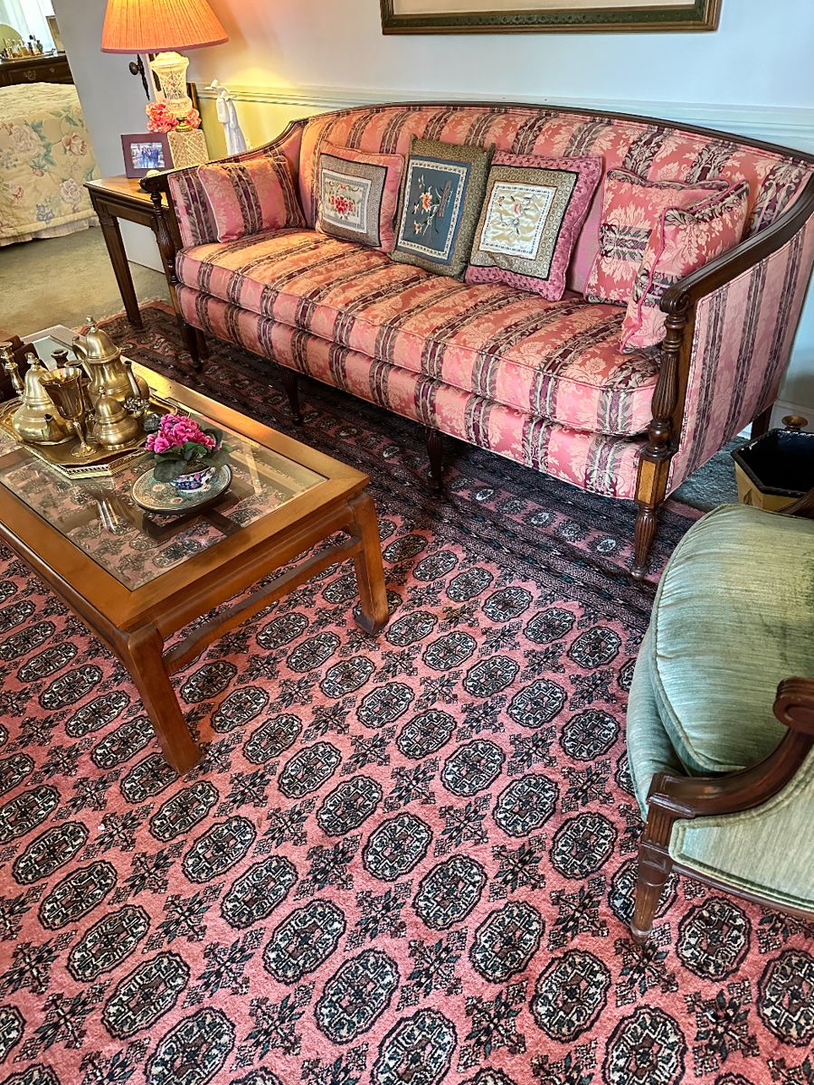 Beautiful vintage couch 