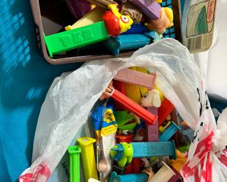 Lots of vintage pez dispensers 