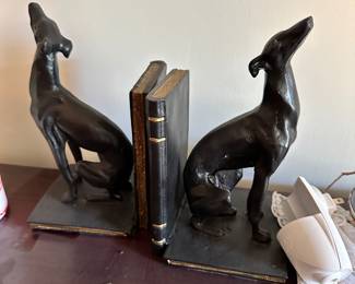 Black dog bookends 