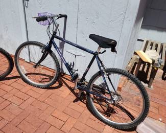 Specialized Hardrock bike