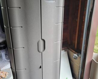 Like New Rubbermaid Storage Cabinet 