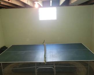 Older Ping Pong Table With Net ( No Paddels)
