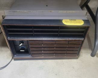 Gibson Air Conditioner  Older But Works 