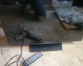 Samsung Flat-Screen 28 Inch TV 