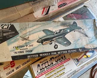 Vintage Top Flight Model Airplane Kit P-40F Flying Tiger