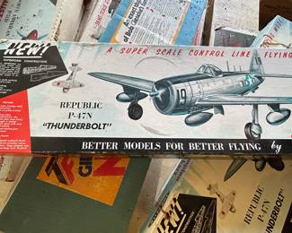 Vintage Top Flight Model Airplane Kit P-47N Thunderbolt (1 of 2)