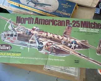 Vintage Guillow's Model Airplane Kit North American B-25 Mitchell US Airfare World War 2 Bomber