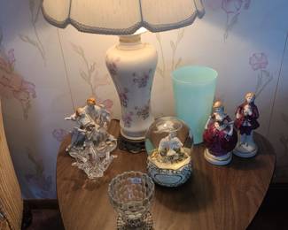 Vintage lamp and figurines