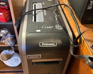 LARGE PAPER SHREADER