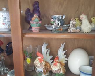 Rooster chicken décor.