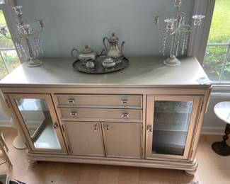 	#29	Ashley Coralayne Dining Server/Buffet	56x18x34		200.00																							