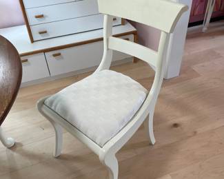 	#11	Farmhouse style oval oak table. w/5 chairs, 1 captains chair	60x44x30		120.00																							