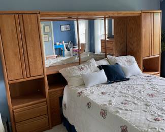 	#46	Queen Bed Solid Oak Headboard w/storage - YOU MOVE	125x74x16.5		35.00																							