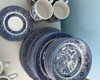 	#126	Churchill "Blue Willow" Dinner Set of 8			170.00																							