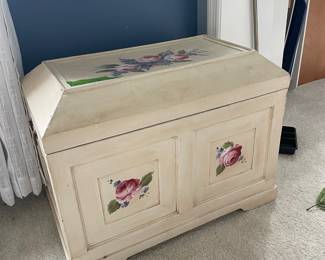 	#48	Hand painted small rose chest w/felt lining	27.5x16x21		30.00																							