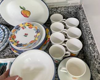 	#128	VTG Corelle/corning "Fruit Basket" / "Fruit Too" 39 pcs			75.00																							