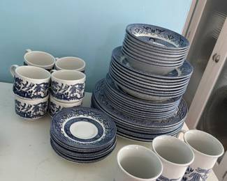 	#126	Churchill "Blue Willow" Dinner Set of 8			170.00																							