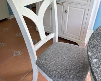 	#8	Round Distressed Kitchen Pedestal Breakfast Table - 4 chairs	46x30		125.00																							