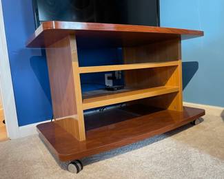 	#65	Laminate lacquer rolling cart	42.5x25.5x26		40.00																							