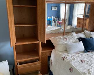 	#46	Queen Bed Solid Oak Headboard w/storage - YOU MOVE	125x74x16.5		35.00																							